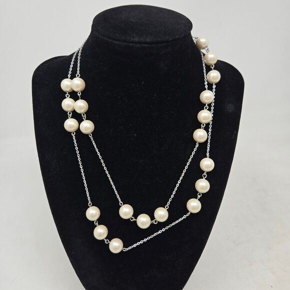 BROOKS BROTHERS Elegant Faux Pearl Station Necklace with Silver Chain - Picture 1 of 5